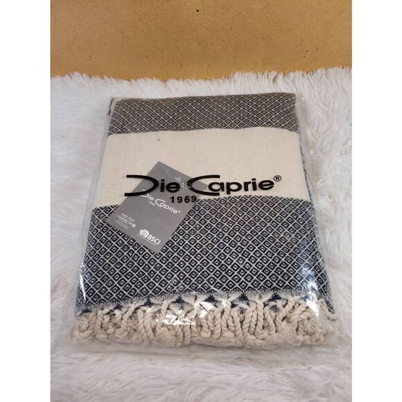 Die Caprie Thin 100% Cotton Turkish Black and White Beach Towel- NIP - Picture 1 of 5